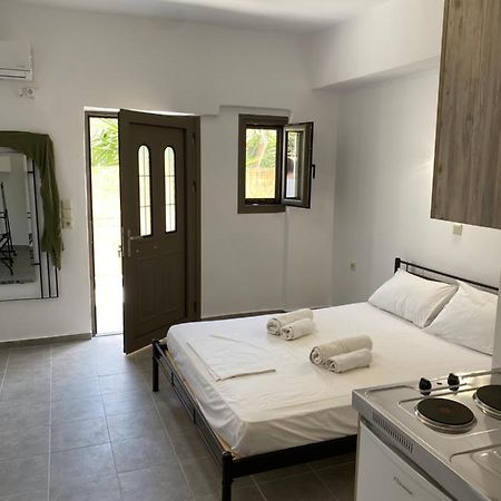 Central Areopolis Rooms Bagian luar foto