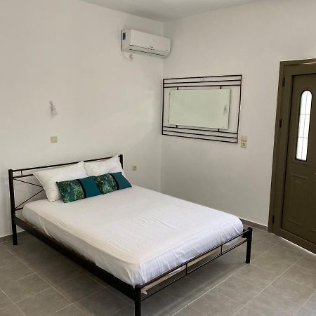 Central Areopolis Rooms Bagian luar foto