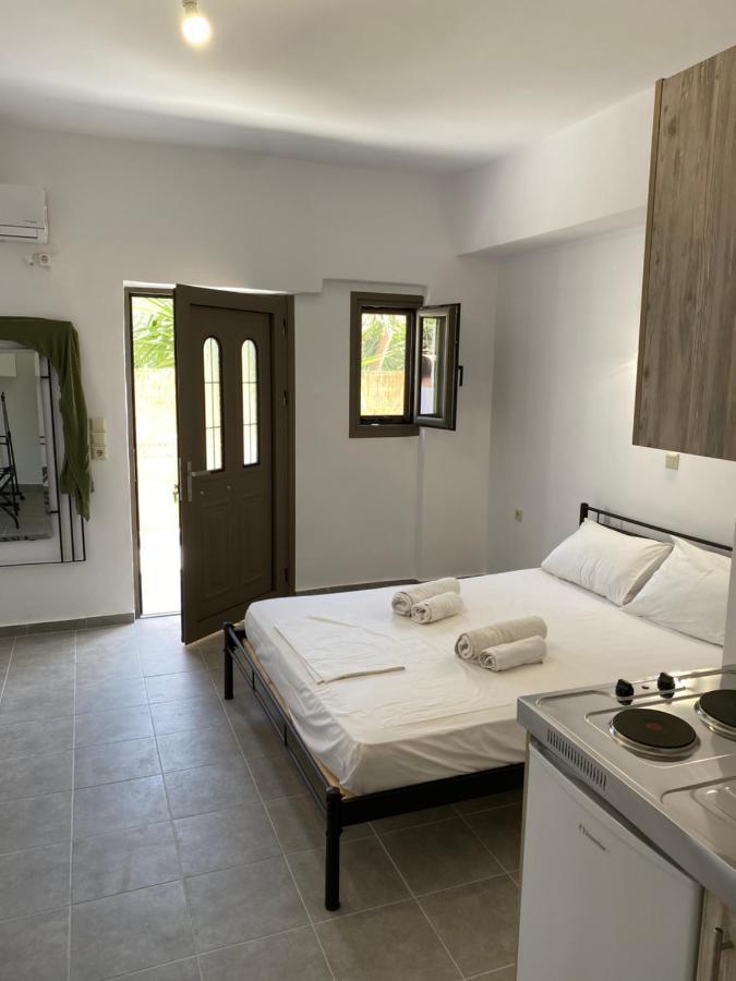 Central Areopolis Rooms Bagian luar foto