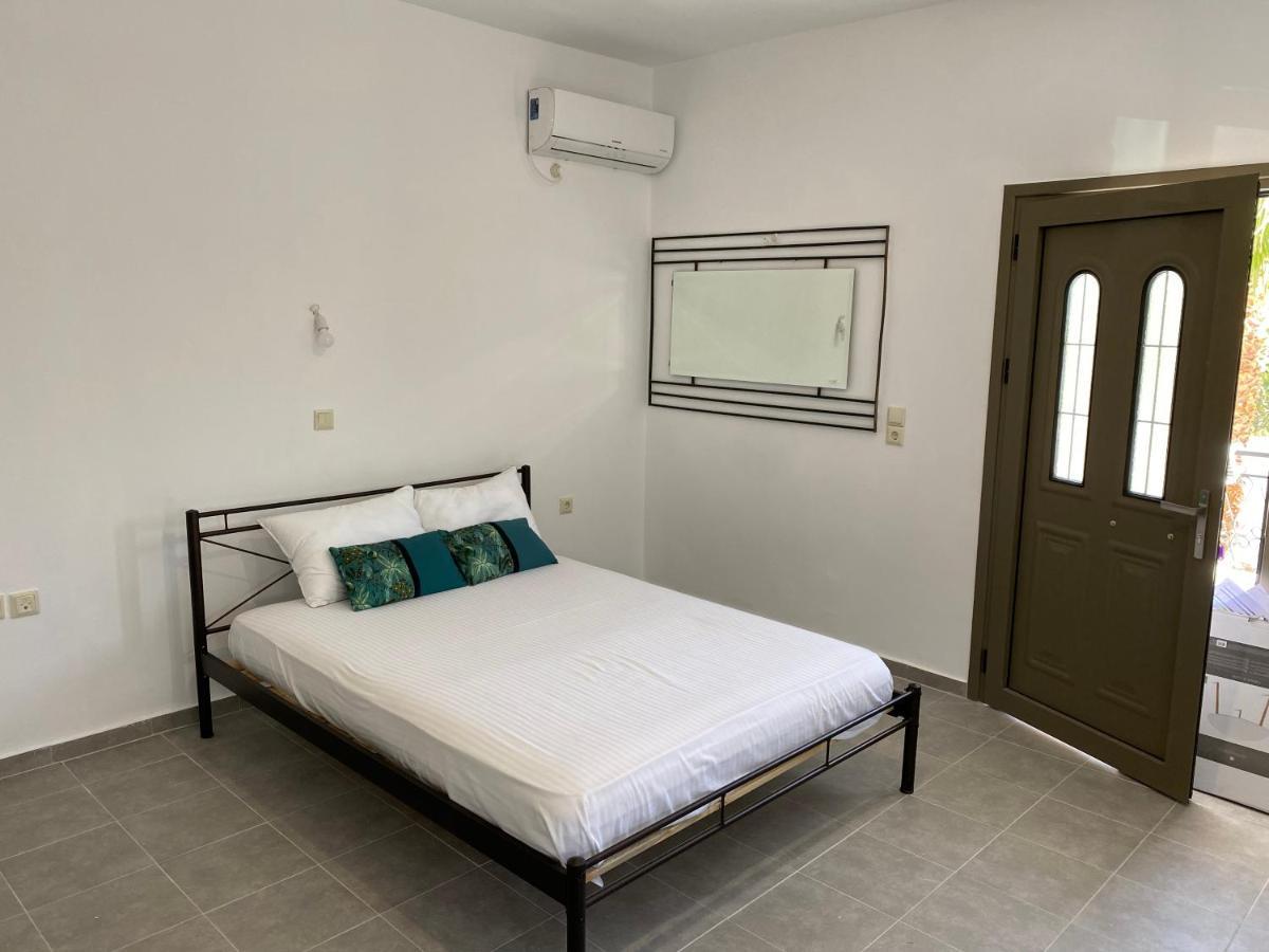 Central Areopolis Rooms Bagian luar foto