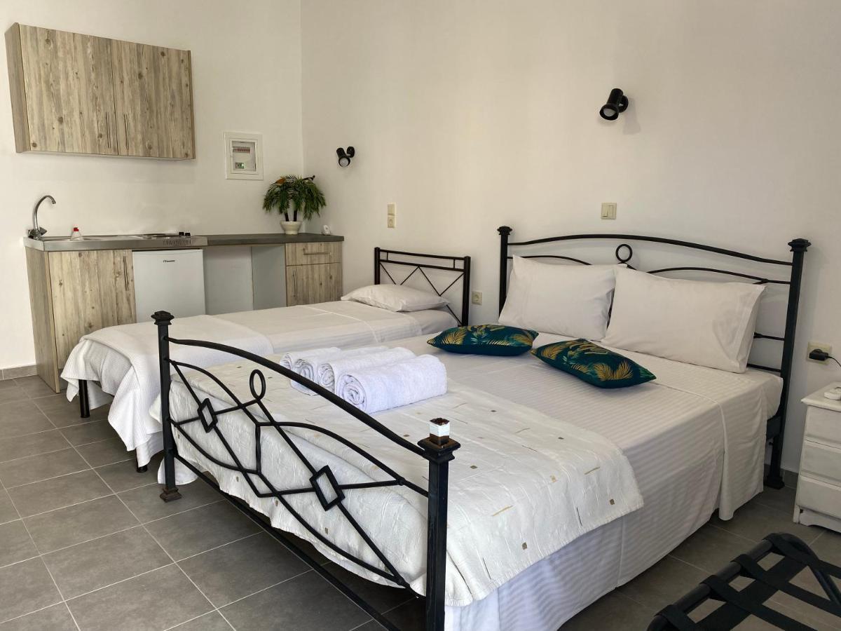Central Areopolis Rooms Bagian luar foto