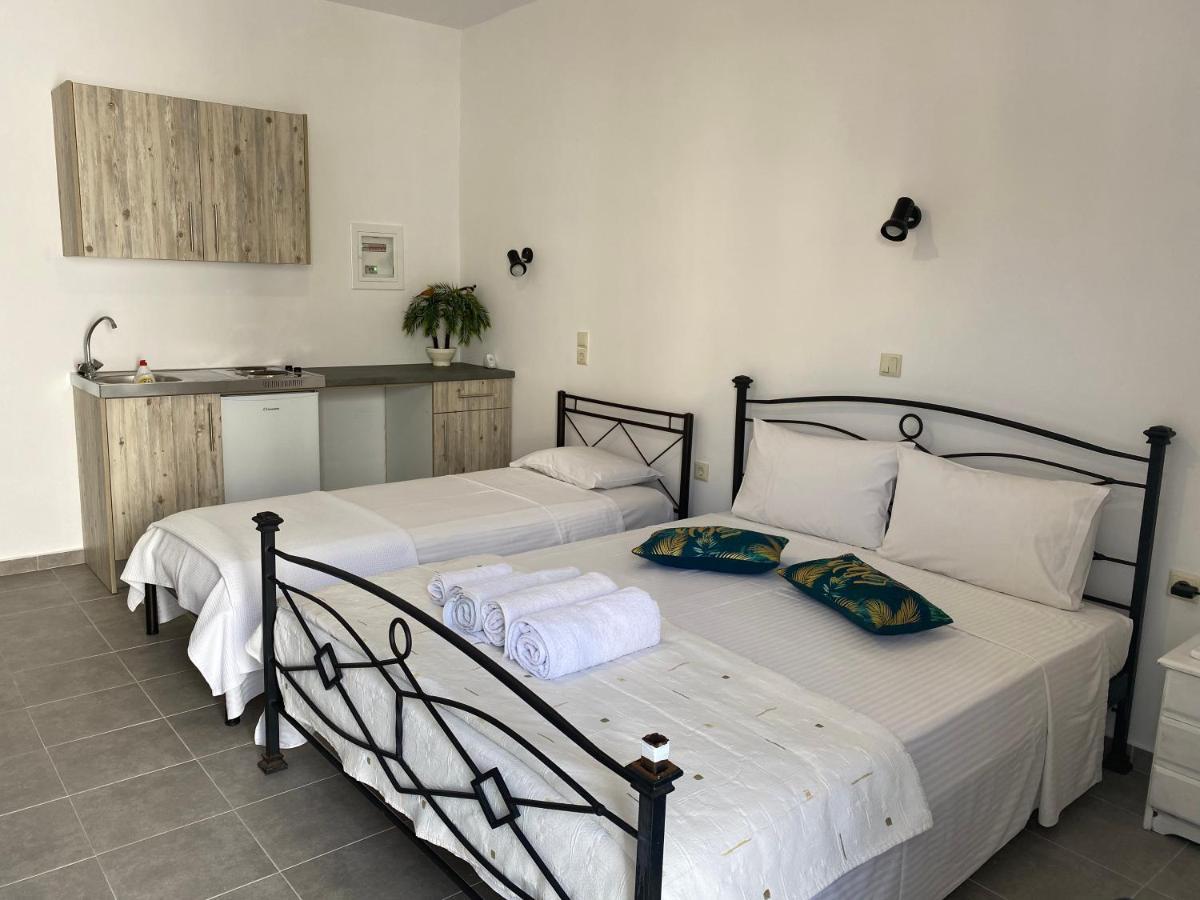 Central Areopolis Rooms Bagian luar foto