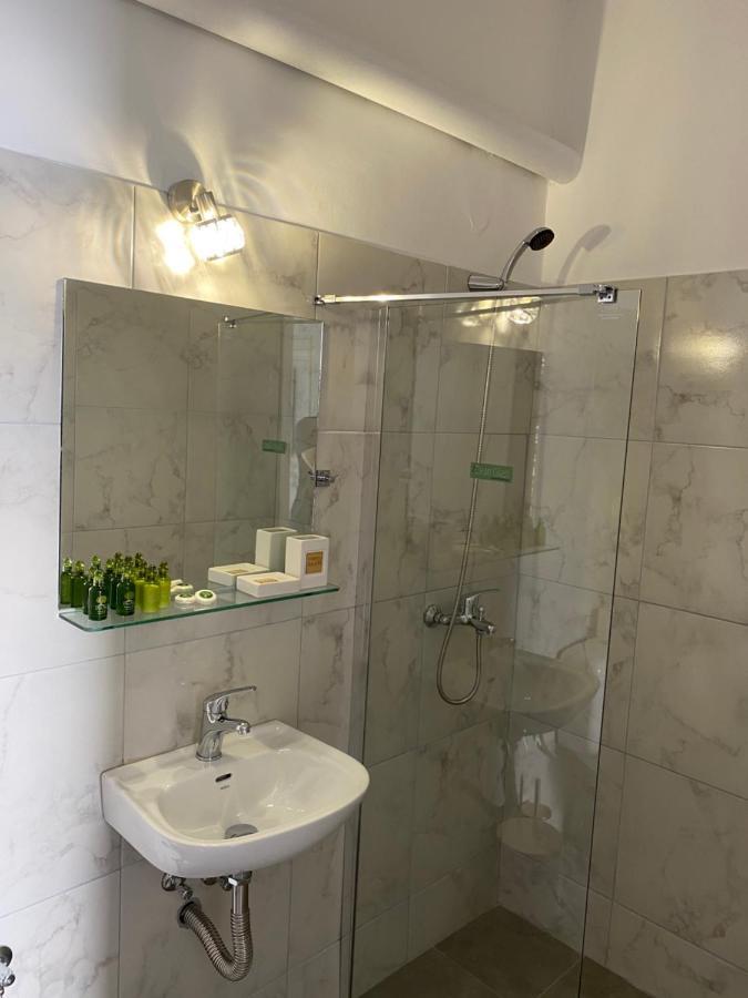 Central Areopolis Rooms Bagian luar foto